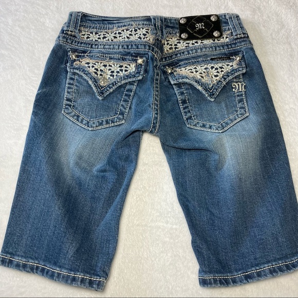 Miss Me Denim - Miss Me Jeans Bermuda Shorts JP6158M Size 26 Daisy Embroidery